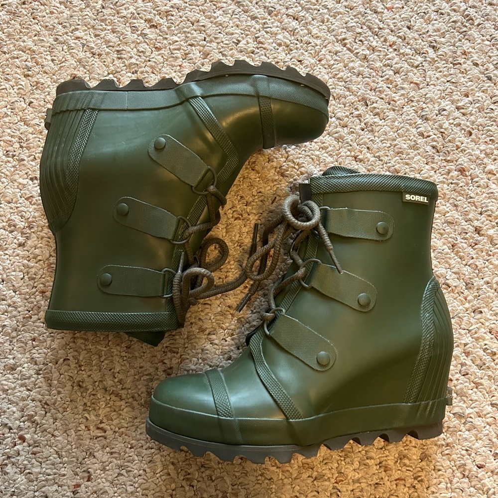 EUC Sorel St Joan of Arc Wedge Rain Boots